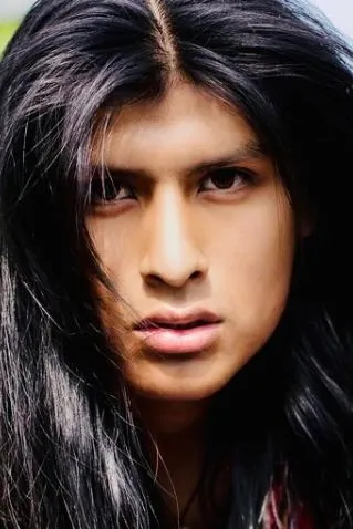 Leo S. ist ein männliches People Model mit braunen Augen und schwarzen Haaren aus Tübingen