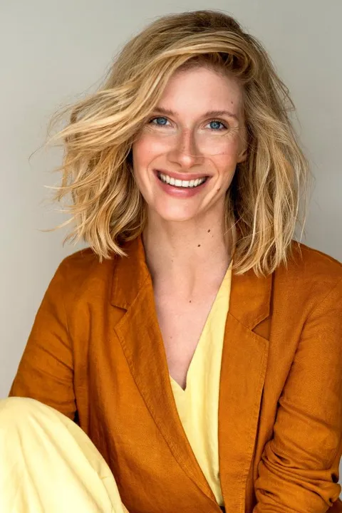 Ann-Sophie K. ist ein weibliches Mainboard Model mit blauen Augen und blonden Haaren aus München