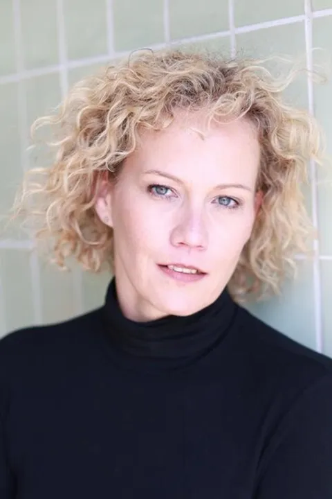 Andra Maria B. ist ein weibliches Actors Model mit grün-braunen Augen und blonden Haaren aus Stuttgart
