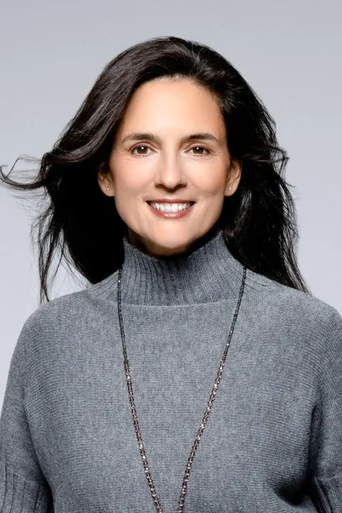 Kerstin R. ist ein weibliches Best Ager Model mit braunen Augen und  dunkelbraun en Haaren aus Stuttgart