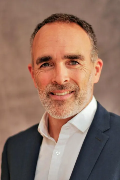 Michael W. ist ein männliches People Model mit braun-grünen Augen und dunkelbraunen Haaren aus Stuttgart