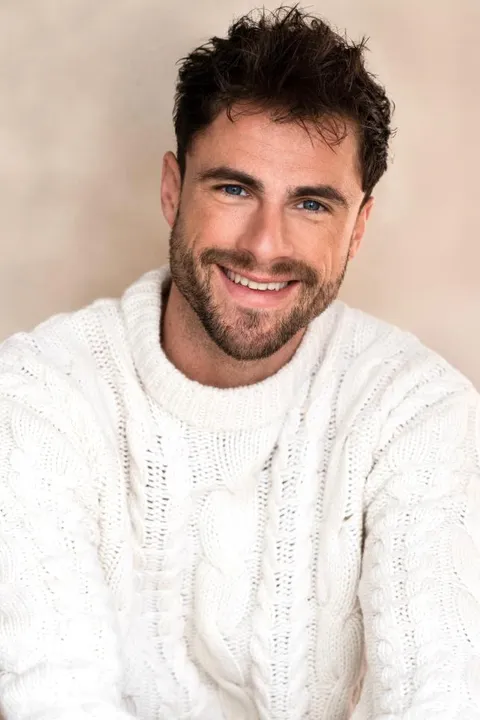 Constantin Maurice H. ist ein männliches Actors Model mit blau-grünen Augen und  braun en Haaren aus Stuttgart
