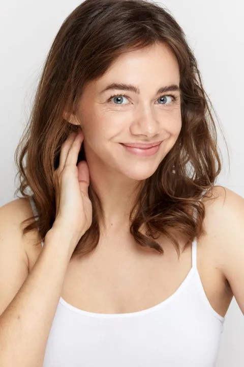 Eva Luca K. ist ein weibliches Actors Model mit blauen Augen und braunen Haaren aus Köln