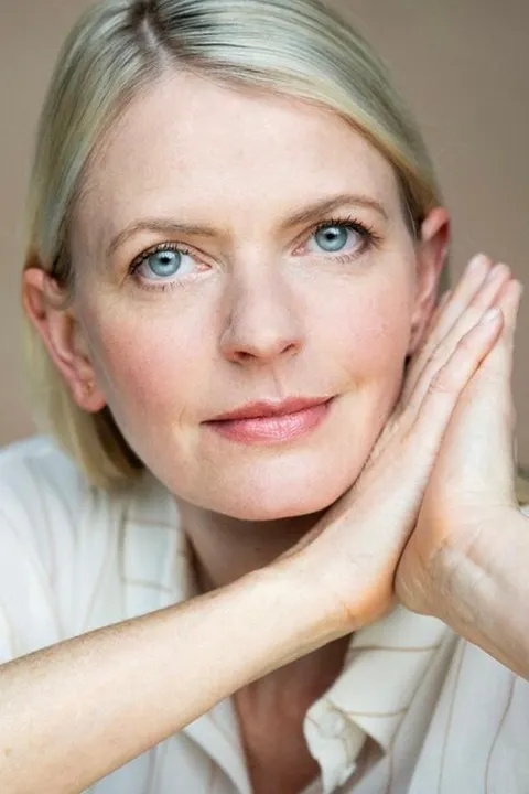Kathrin K. ist ein weibliches Actors Model mit blauen Augen und blonden Haaren aus Stuttgart