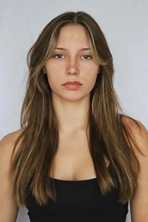 Lucy J. ist ein weibliches  Model mit braun-grünen Augen und hellbraunen Haaren aus Stuttgart