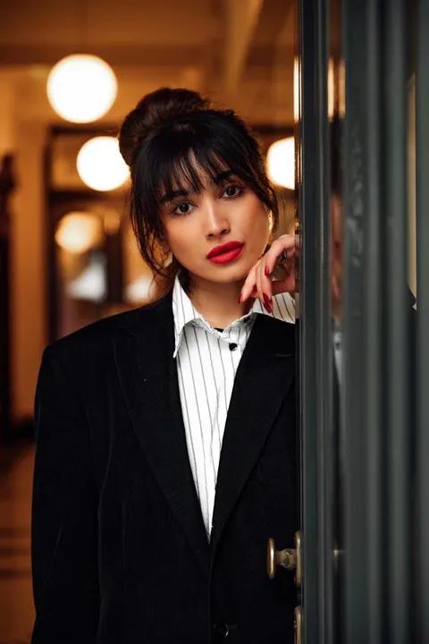 Maryam  U. ist ein weibliches Models Model mit braunen Augen und schwarzen Haaren aus Wien