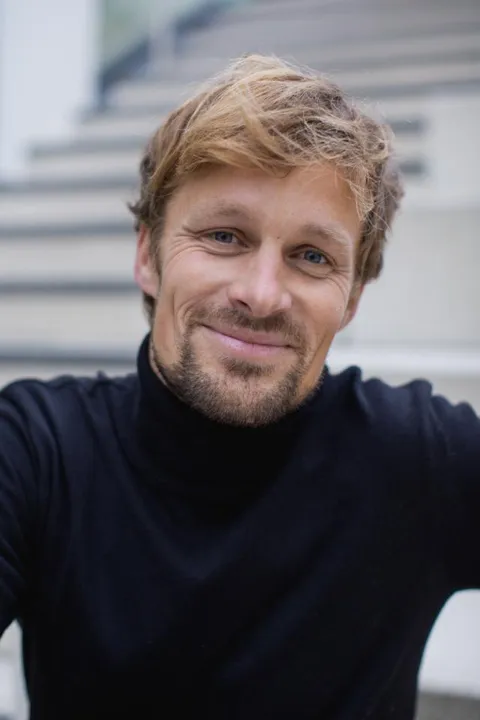 Andreas M. ist ein männliches Commercials Model mit blauen Augen und blonden Haaren aus München