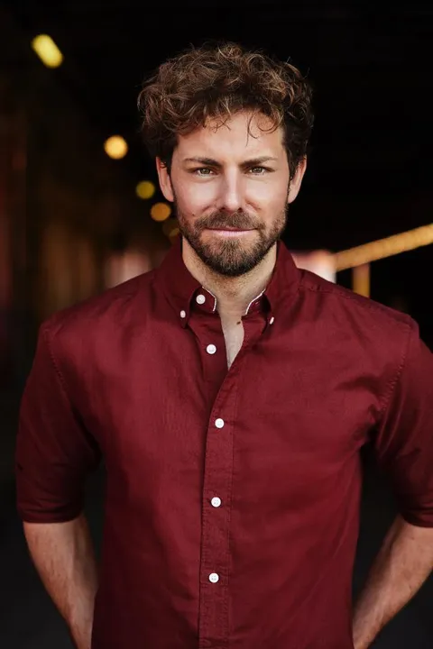 Benedikt K. ist ein männliches Commercials Model mit grünen Augen und braunen Haaren aus München