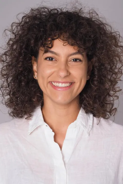 Juliana S. ist ein weibliches People of Color Model mit braunen Augen und dunkelbraunen Haaren aus Stuttgart