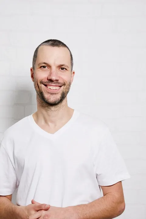 Benjamin M. ist ein männliches Actors Model mit braunen Augen und braunen Haaren aus München