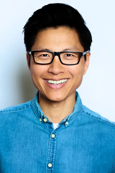Ji Ho D. ist ein männliches People of Color Model mit braunen Augen und schwarzen Haaren aus Stuttgart