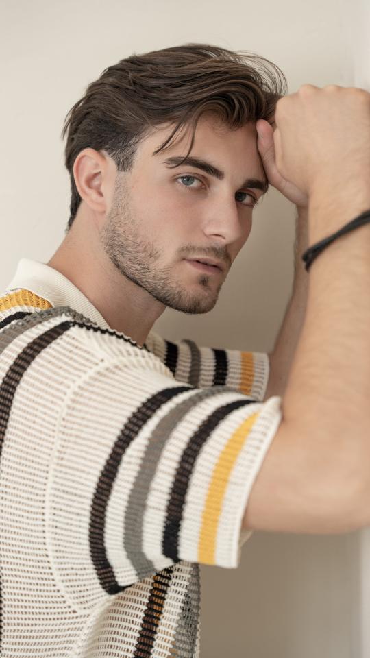 Laurent H. ist ein männliches People Model mit blauen Augen und braunen Haaren aus Stuttgart