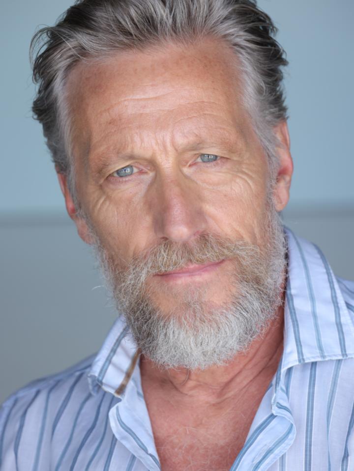 Dieter K. ist ein männliches Models Model mit blauen Augen und grauen Haaren aus Köln