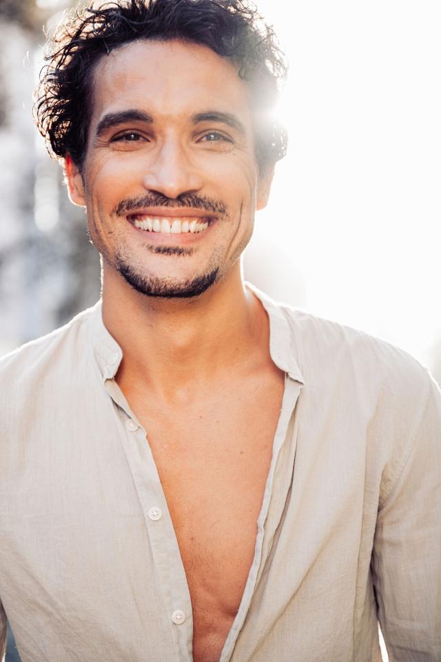 Ibrahim Ö. ist ein männliches  Model mit braunen Augen und braunen Haaren aus München