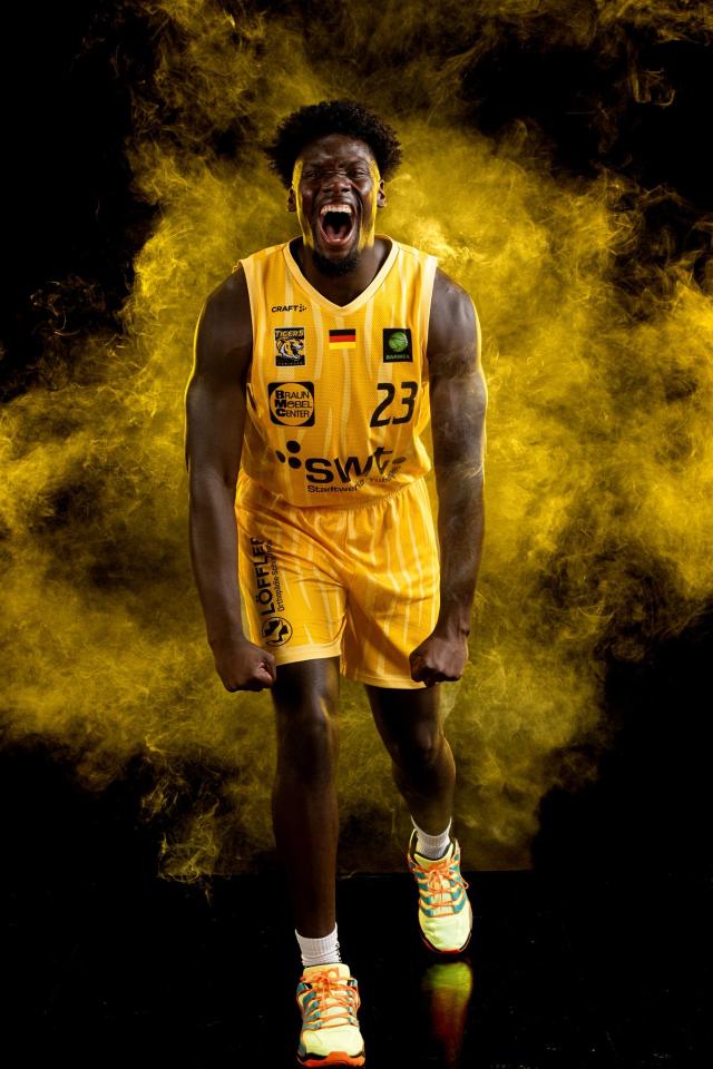 9. Bild von Melkisedek M. aus seiner Sedcard