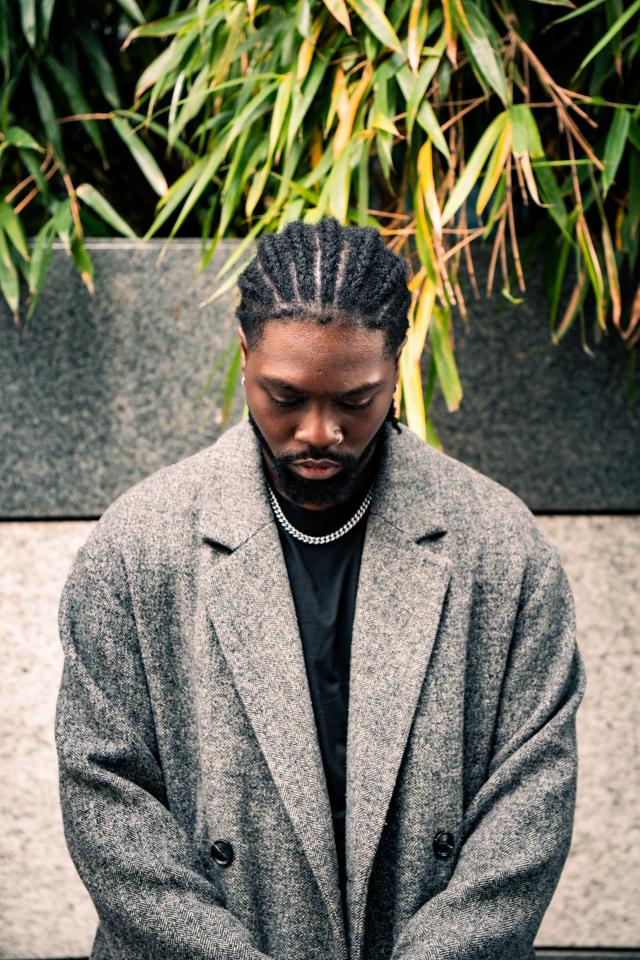 7. Bild von Kobena  K. aus seiner Sedcard