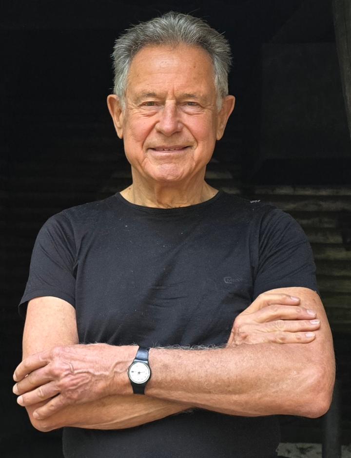 Wolfgang S. ist ein männliches Best Ager Model mit braun-grünen Augen und gräulichen Haaren aus Stuttgart