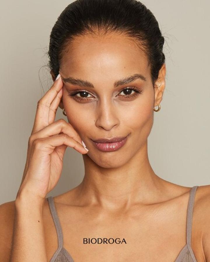 Fee S. ist ein weibliches Fashion Model mit braunen Augen und schwarzen Haaren aus Stuttgart