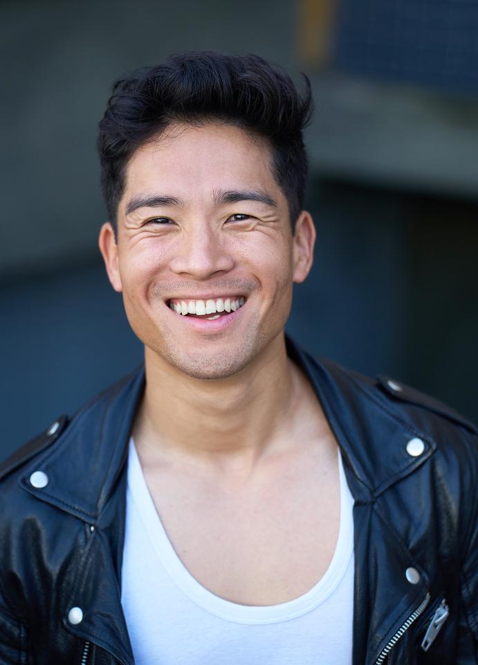 Jan L. ist ein männliches Actors Model mit braunen Augen und schwarzen Haaren aus Köln