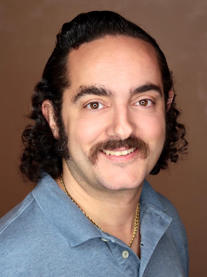 Vincenzo G. ist ein männliches Actors Model mit braunen Augen und braunen Haaren aus Stuttgart