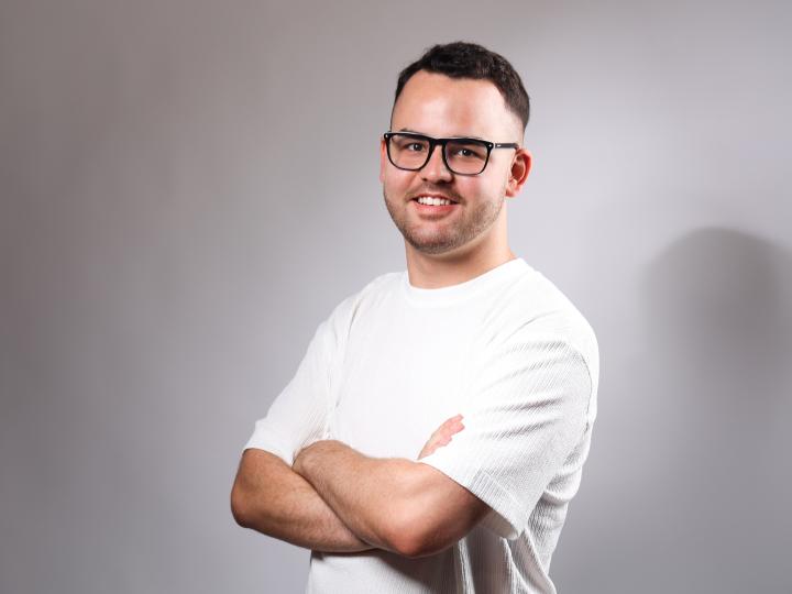 Lukas K. ist ein männliches People Model mit braunen Augen und dunkelbraunen Haaren aus Stuttgart