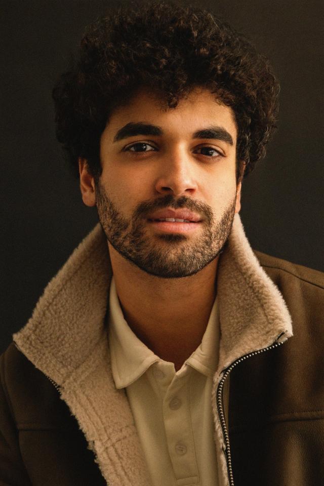 Kaan A. ist ein männliches Mainboard Model mit braunen Augen und dunkelbraunen Haaren aus München