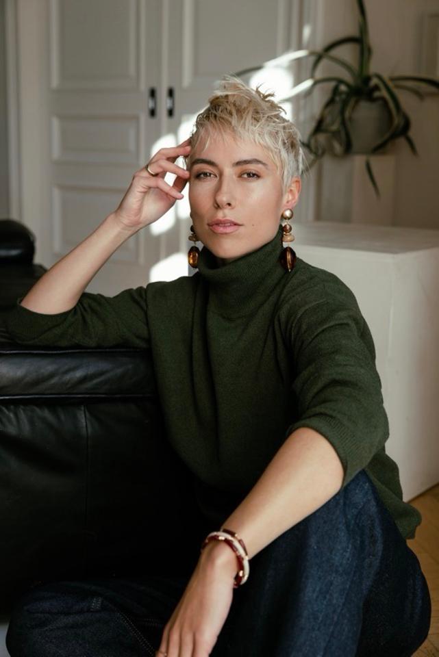 4. Bild von Elisa E. aus seiner Sedcard