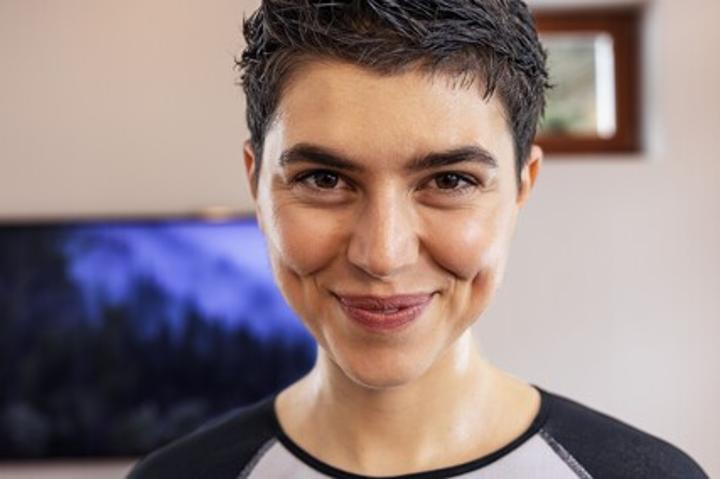 Laura S. ist ein weibliches Moderation Model mit braunen Augen und braunen Haaren aus München