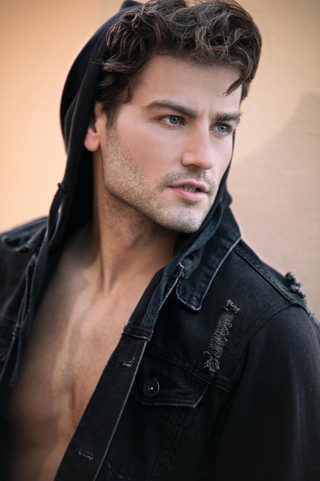 14. Bild von Leon L. aus seiner Sedcard