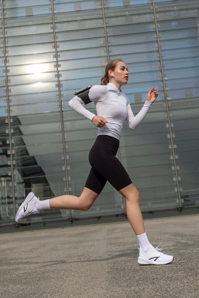 4. Bild von Lea L. aus seiner Sedcard