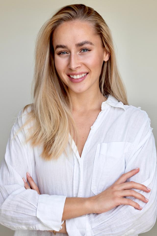 Lea K. ist ein weibliches Beauty Model mit blauen Augen und blonden Haaren aus Stuttgart