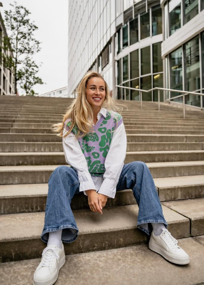 6. Bild von Lea L. aus seiner Sedcard