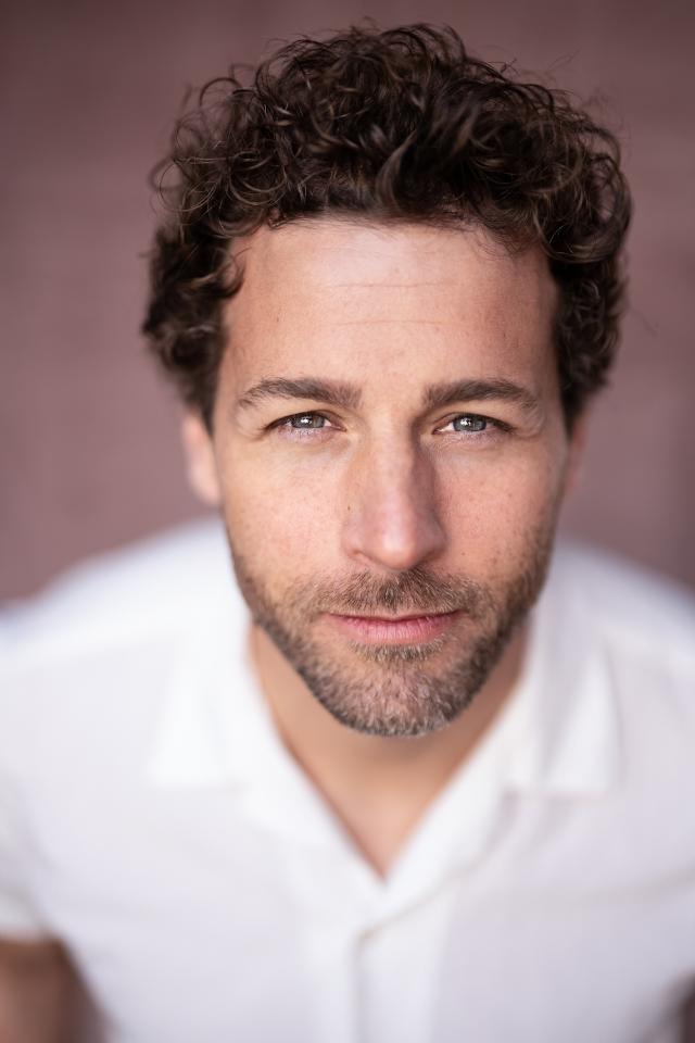 Tobias N. ist ein männliches Actors Model mit blau-grünen Augen und dunkelblonden Haaren aus Frankfurt