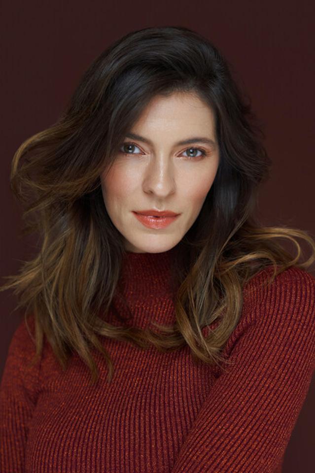 Eva S. ist ein weibliches Fashion Model mit grünen Augen und braunen Haaren aus Frankfurt