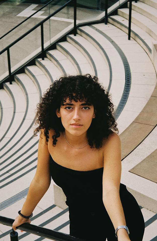 6. Bild von Marie M. aus seiner Sedcard