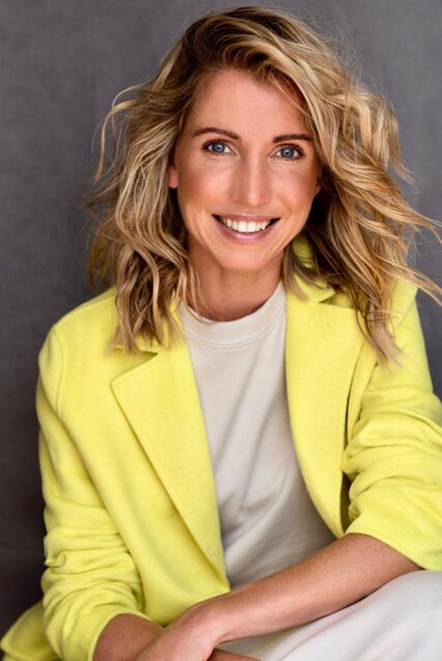 Anni H. ist ein weibliches Fashion Model mit blauen Augen und dunkelblonden Haaren aus Bodensee