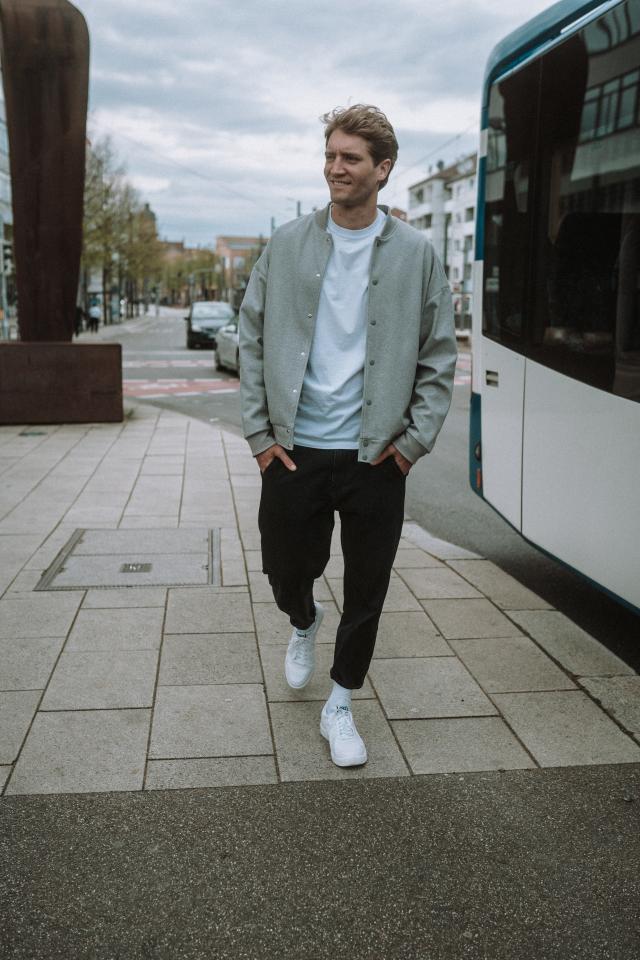 6. Bild von Johannes J. aus seiner Sedcard