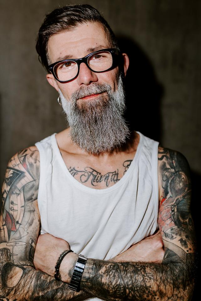 Ralf L. ist ein männliches People Model mit braunen Augen und braunen Haaren aus Stuttgart