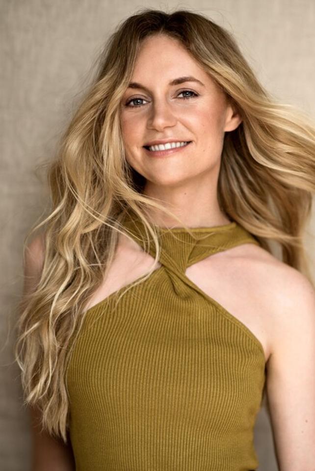 Janina T. ist ein weibliches Moderation Model mit blauen Augen und blonden Haaren aus Stuttgart