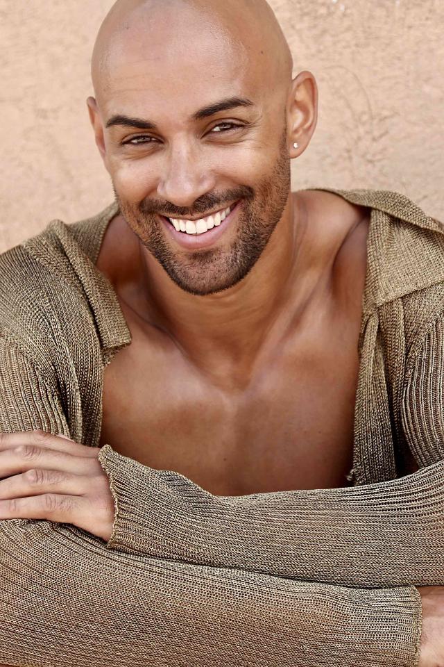 Cedric P. ist ein männliches Fashion Model mit braunen Augen und braunen Haaren aus München