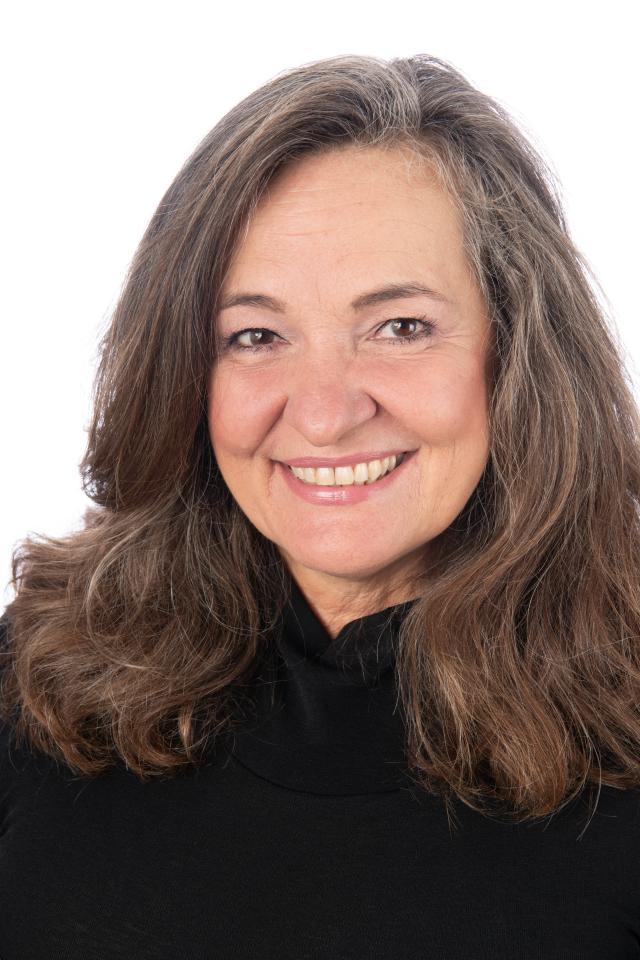 Anna Maria N. ist ein weibliches People Model mit braunen Augen und gräulichen Haaren aus Stuttgart