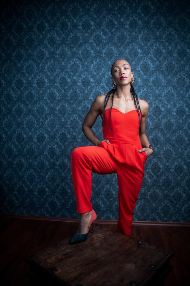 6. Bild von Julie- Denise J. aus seiner Sedcard