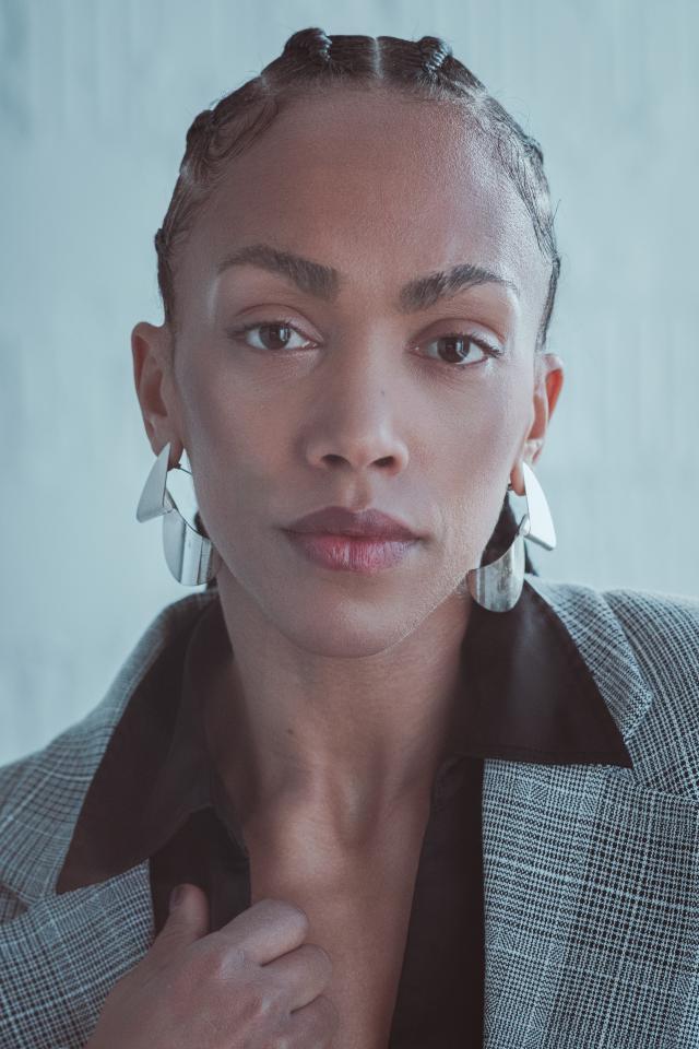 2. Bild von Julie- Denise J. aus seiner Sedcard