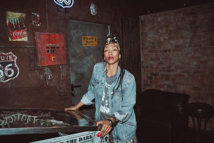 15. Bild von Julie- Denise J. aus seiner Sedcard