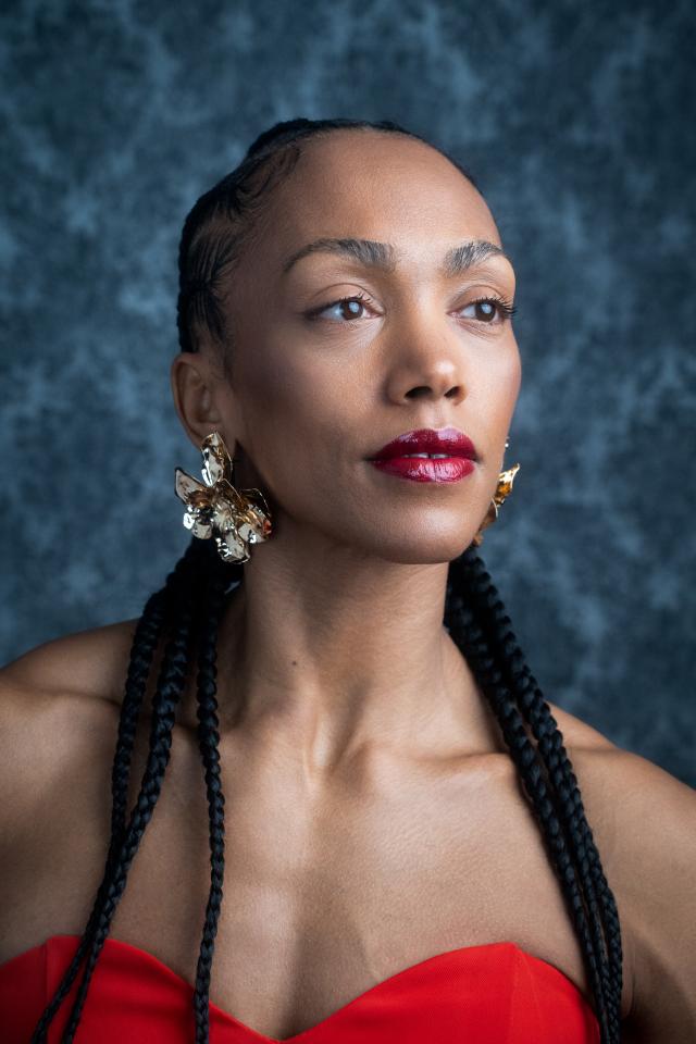 5. Bild von Julie- Denise J. aus seiner Sedcard