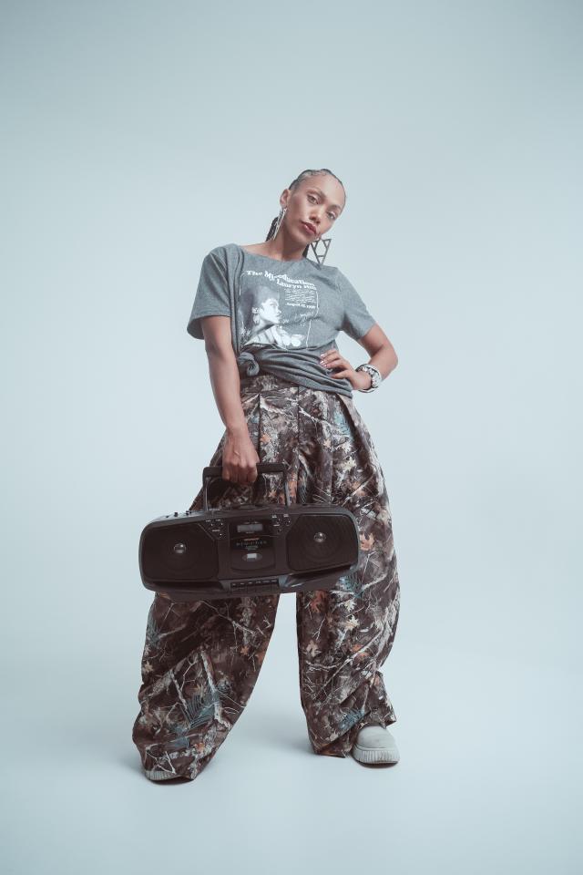 10. Bild von Julie- Denise J. aus seiner Sedcard