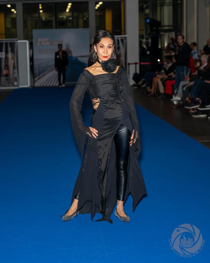 23. Bild von Adilbish  A. aus seiner Sedcard