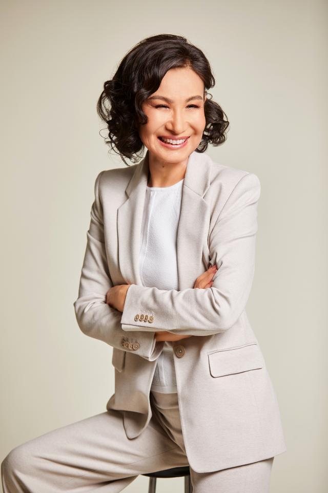 3. Bild von Adilbish  A. aus seiner Sedcard