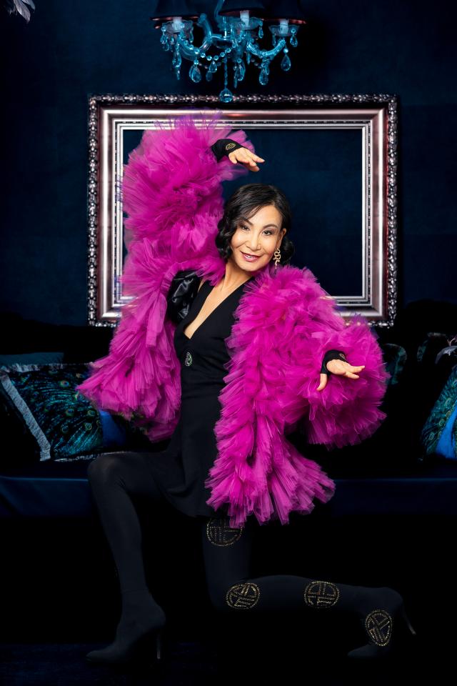 4. Bild von Adilbish  A. aus seiner Sedcard