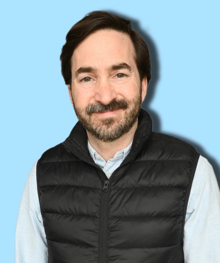 Angelo F. ist ein männliches Moderation Model mit grünen Augen und dunkelbraunen Haaren aus Köln